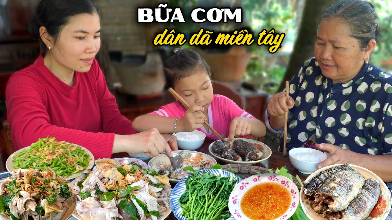 Gà Hấp Cơm Mẻ Ăn Cùng Rau Muống Bóp Xổi